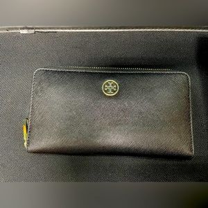 Tory Burch Robinson continental wallet in black leather